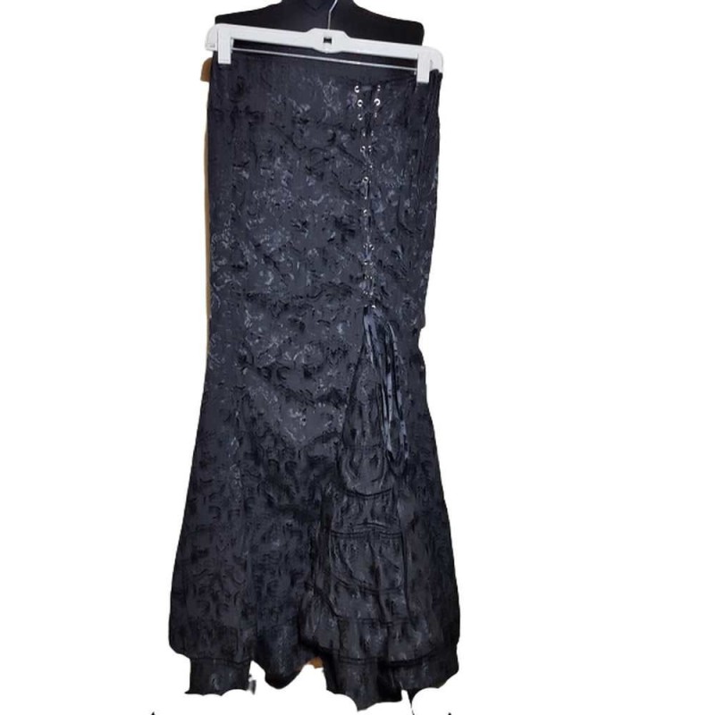 Fűzős Fekete Ruha – Elegancia és Stílus a Mindennapokra Fűzős Fekete Ruha – Elegancia és Stílus a Mindennapokra