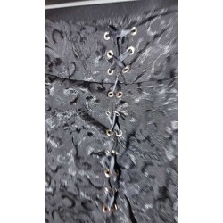 Fűzős Fekete Ruha – Elegancia és Stílus a Mindennapokra Fűzős Fekete Ruha – Elegancia és Stílus a Mindennapokra