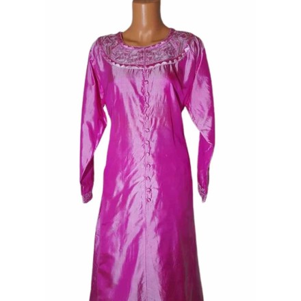 Indiai rózsaszín hímzett szett