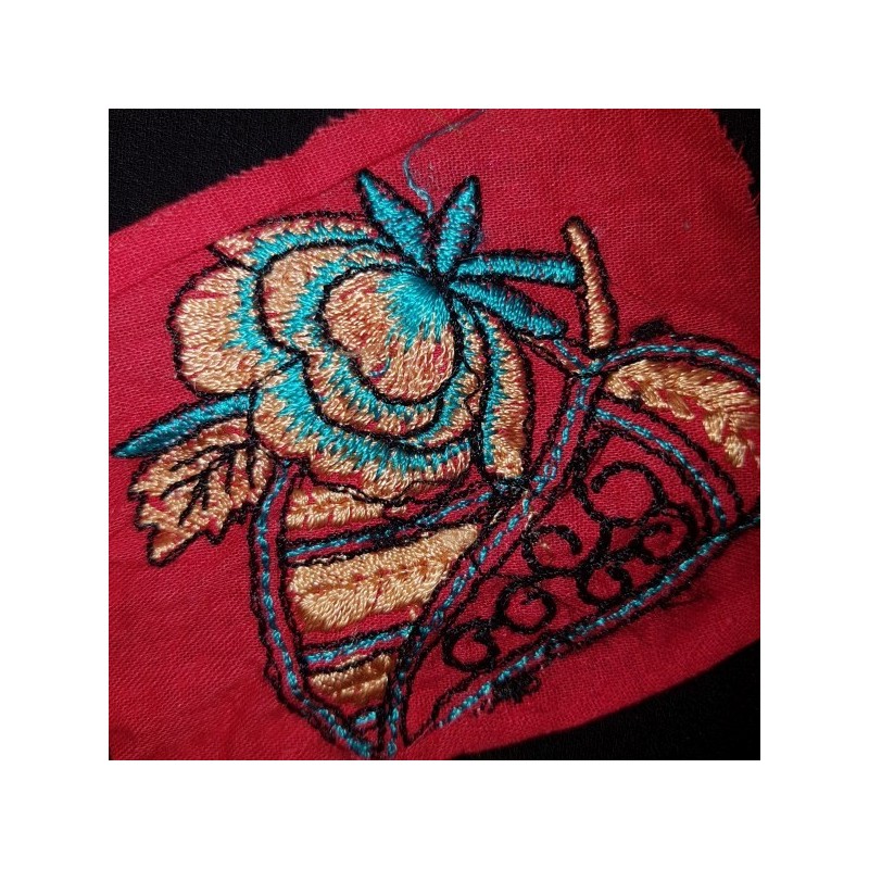 Ruhadíszek - hímzés 2 DB. Ruhadíszek - hímzés 2 DB.