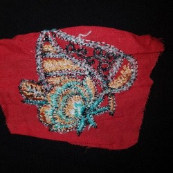 Ruhadíszek - hímzés 2 DB. Ruhadíszek - hímzés 2 DB.