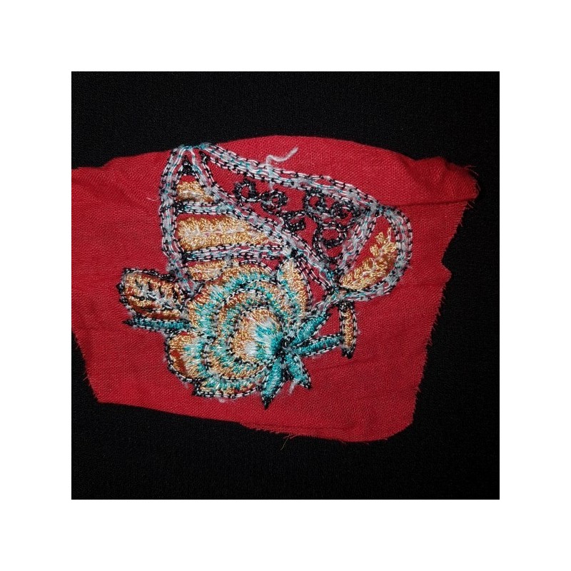 Ruhadíszek - hímzés 2 DB. Ruhadíszek - hímzés 2 DB.