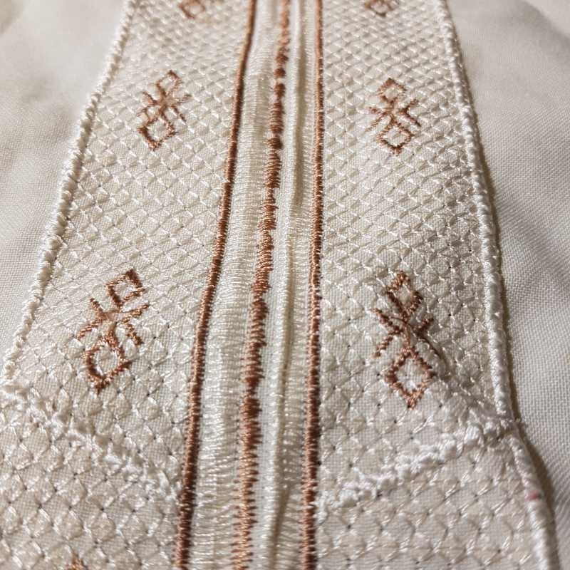 Ruhadíszek - hímzés Ruhadíszek - hímzés