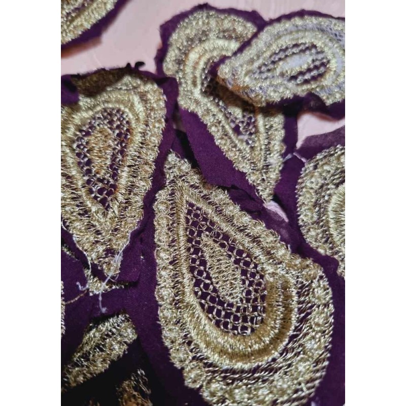 Ruhadíszek - Hímzés csomag Ruhadíszek - Hímzés csomag