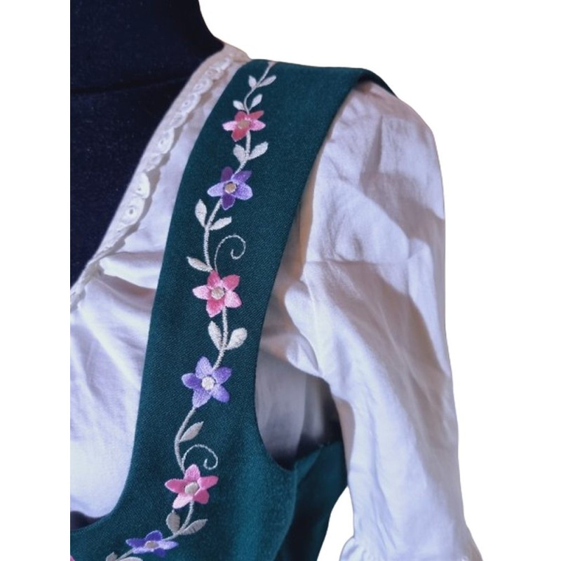 Zöld hímzett népviseleti szett