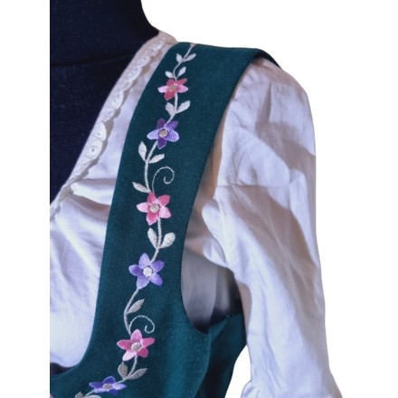 Zöld hímzett népviseleti szett