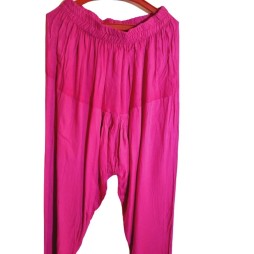 Indiai női pamut szett – hímzett felső és nadrág, pink színben Indiai női pamut szett – hímzett felső és nadrág, pink színben