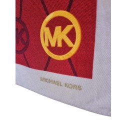 Michael Kors feliratos kendő