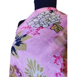Virágmintás rózsaszín viszkóz kendő – könnyed elegancia 🌸✨