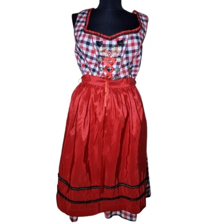 Dirndl ruha piros-fehér-fekete színben