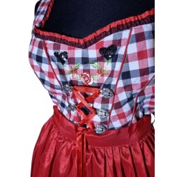 Dirndl ruha piros-fehér-fekete színben