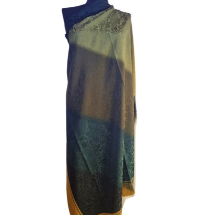 Szépséges női kendő