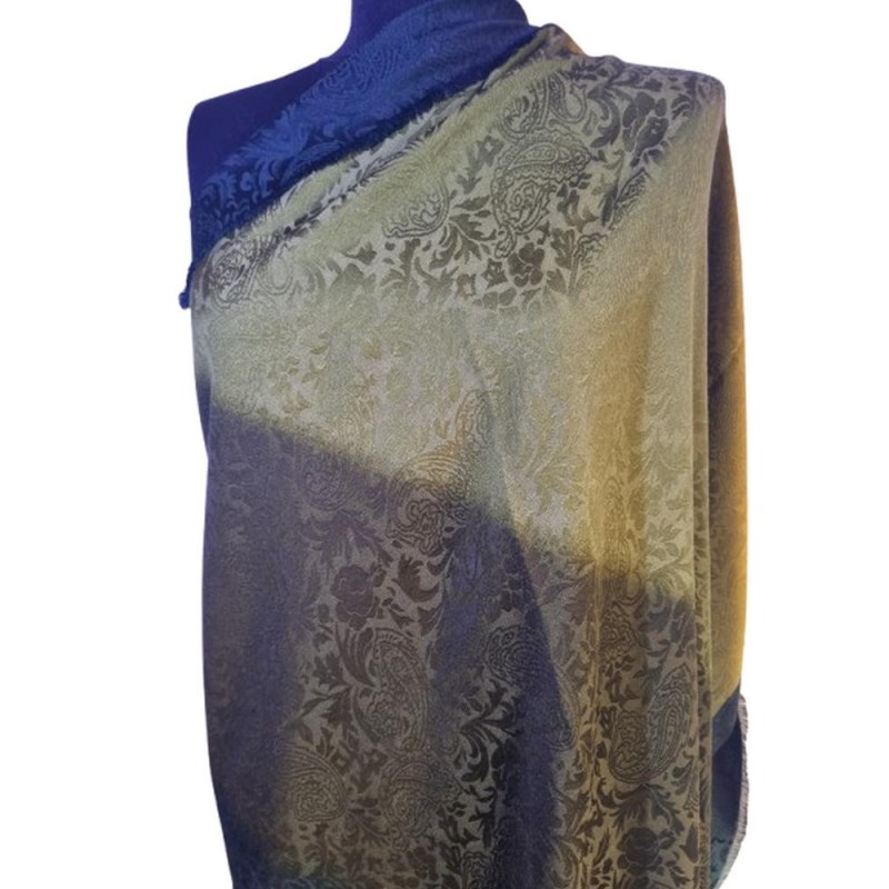 Szépséges női kendő Szépséges női kendő