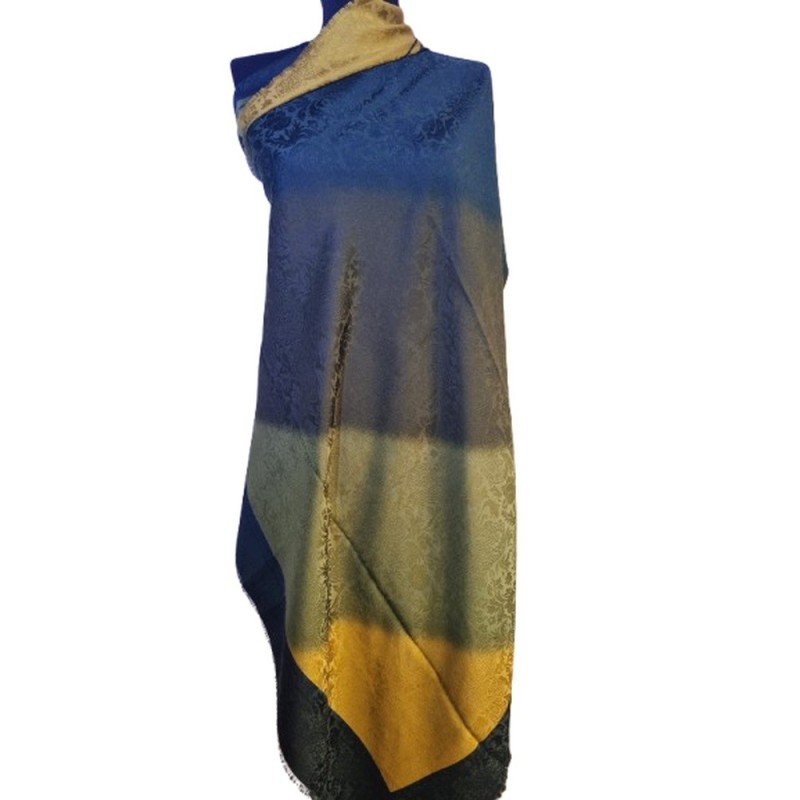 Szépséges női kendő Szépséges női kendő