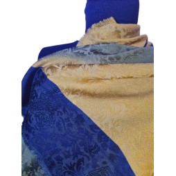 Szépséges női kendő Szépséges női kendő