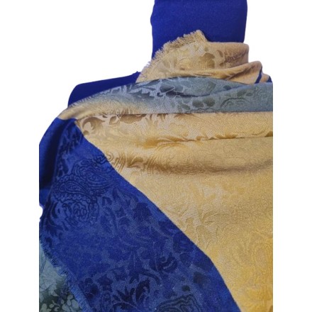 Szépséges női kendő