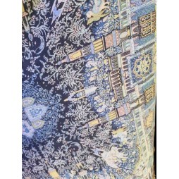 Részletgazdag templom és város mintás színes kendő