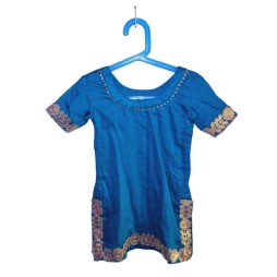 A tánc kezdete – Türkiz-arany indiai gyerekszett