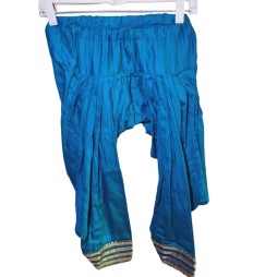 A tánc kezdete – Türkiz-arany indiai gyerekszett