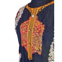 Fekete elegancia – Hímzett pamutszett M méretben Fekete elegancia – Hímzett pamutszett M méretben