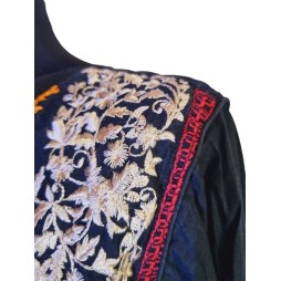 Fekete elegancia – Hímzett pamutszett M méretben Fekete elegancia – Hímzett pamutszett M méretben