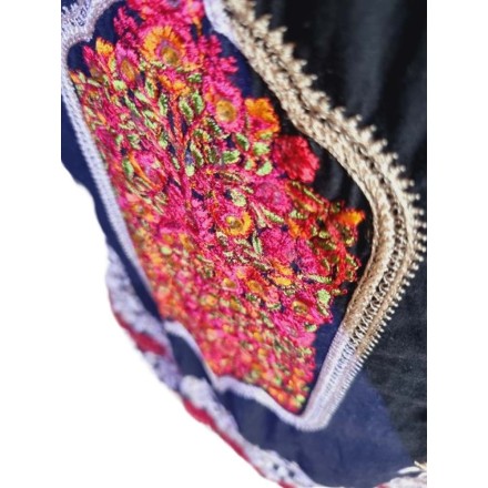 Fekete hímzett pamutszett M-es