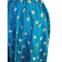 Elegáns türkizzöld selyem szoknya és arany felső szett Elegáns türkizzöld selyem szoknya és arany felső szett
