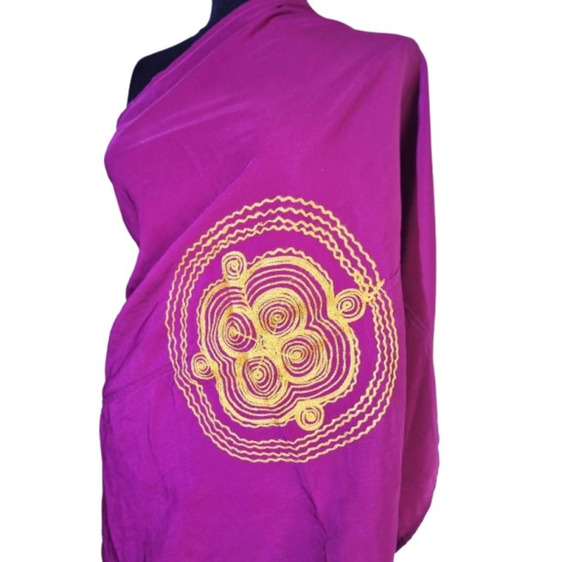 Lila hímzett kendő spirituális mintával Lila hímzett kendő spirituális mintával