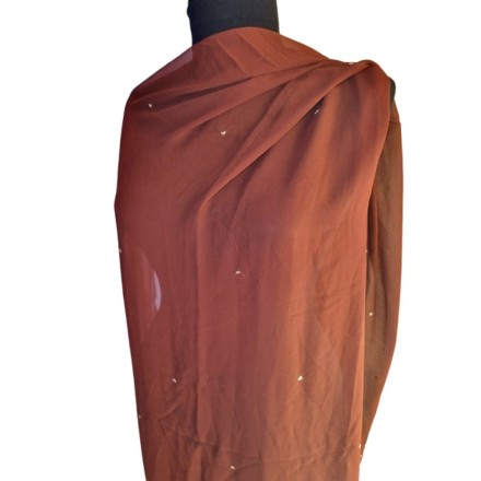 Barna muszlin kendő hímzett szegéllyel