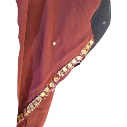 A füstölt fűszerek melege egy barna kendőbe szőve