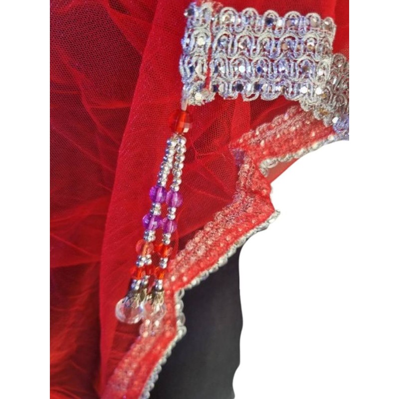 Piros tüllkendő gyöngydíszítéssel