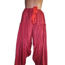 A vörös tánc árnyai – szárnyaló műselyem nadrág A vörös tánc árnyai – szárnyaló műselyem nadrág