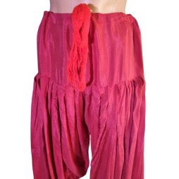 A vörös tánc árnyai – szárnyaló műselyem nadrág A vörös tánc árnyai – szárnyaló műselyem nadrág