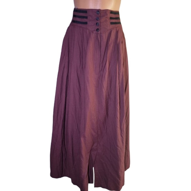 Bordó népviseleti szoknya gombokkal Bordó népviseleti szoknya gombokkal