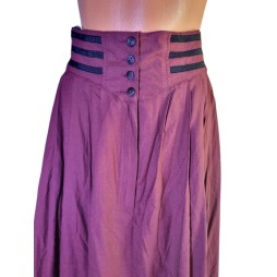 A múlt idők hangja – bordó népviseleti szoknya gombokkal A múlt idők hangja – bordó népviseleti szoknya gombokkal