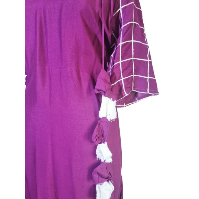 Lila indiai ruha rojtdíszítéssel Lila indiai ruha rojtdíszítéssel