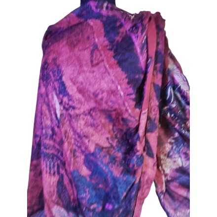 Bordó-fekete absztrakt kendő