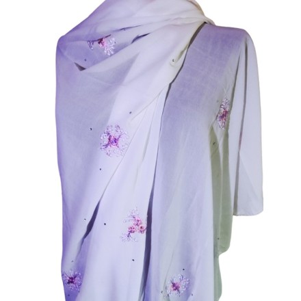 Fehér muszlin indiai hímzett anyag