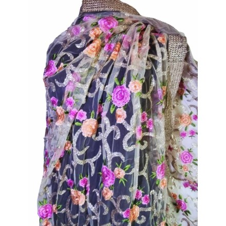 Gazdagon hímzett indiai tüll stóla