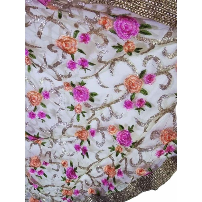 Gazdagon hímzett indiai tüll stóla