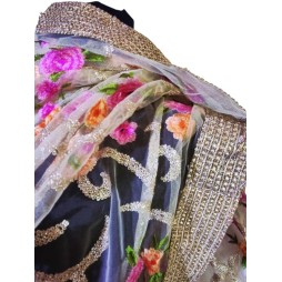 A Bollywoodi hercegnők tüllálma – gazdagon hímzett indiai stóla