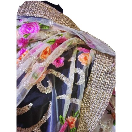 Gazdagon hímzett indiai tüll stóla