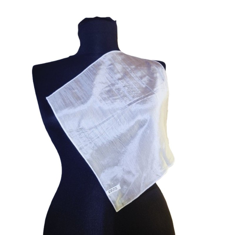 Hófehér hernyóselyem kendő