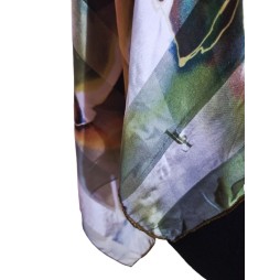 A modern akvarell álma ebben a selyem kendőben A modern akvarell álma ebben a selyem kendőben