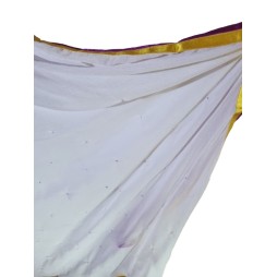 A fény légies fátyla – indiai kendő aranyló szegéllyel