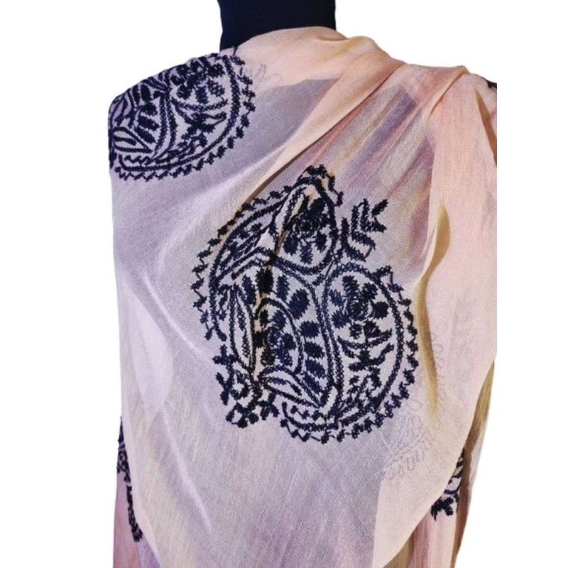 Hímzett fekete-barna poli kendő