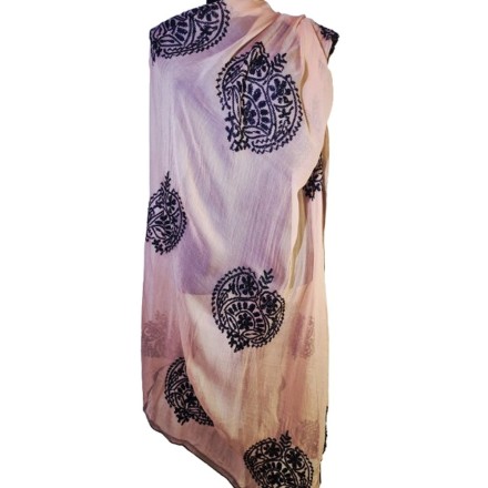 Hímzett fekete-barna poli kendő