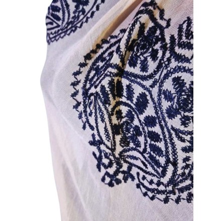 Hímzett fekete-barna poli kendő