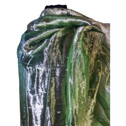 A lótuszok tánca: hímzett zöld-arany indiai tüllkendő A lótuszok tánca: hímzett zöld-arany indiai tüllkendő