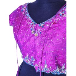 Ragyogó pink choli köves díszítéssel